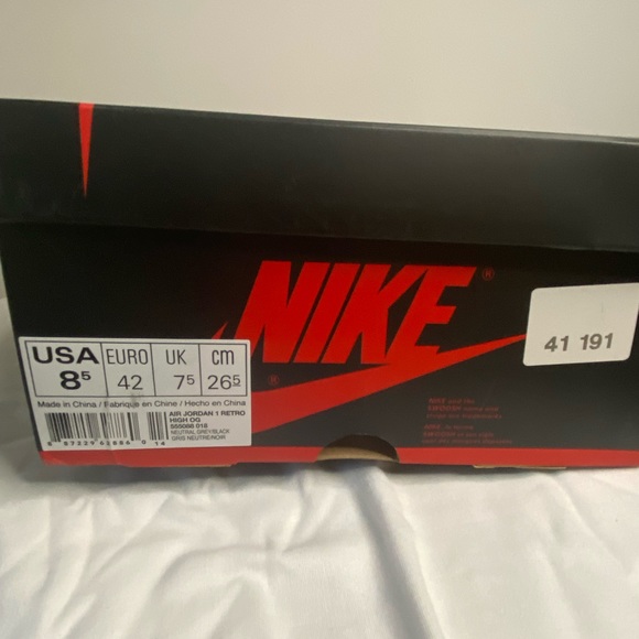 Nike Air Jordan 1 Retro High OG - Picture 7 of 7